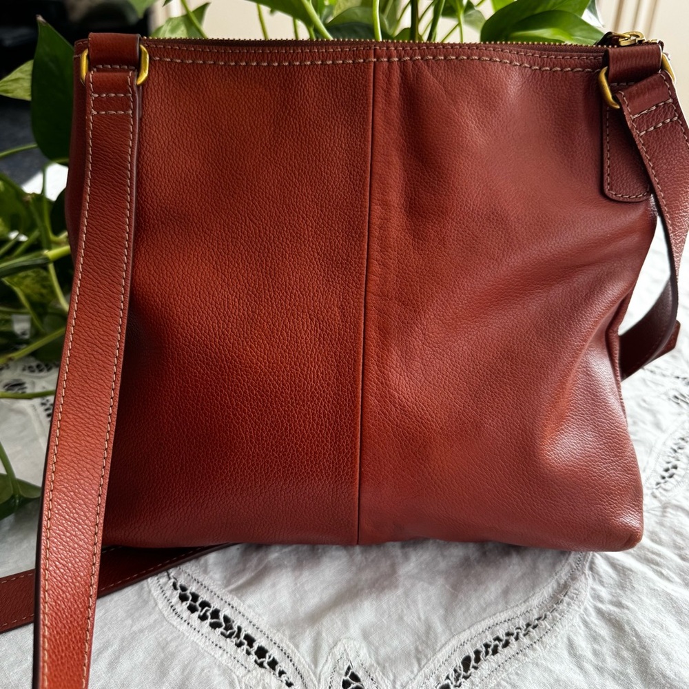 Fossil Tan Leather Crossbody Bag about 11” x 9” EUC - Picture 5 of 9